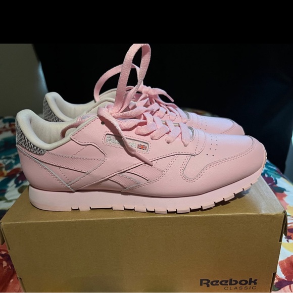 Reebok Classics - Picture 3 of 6